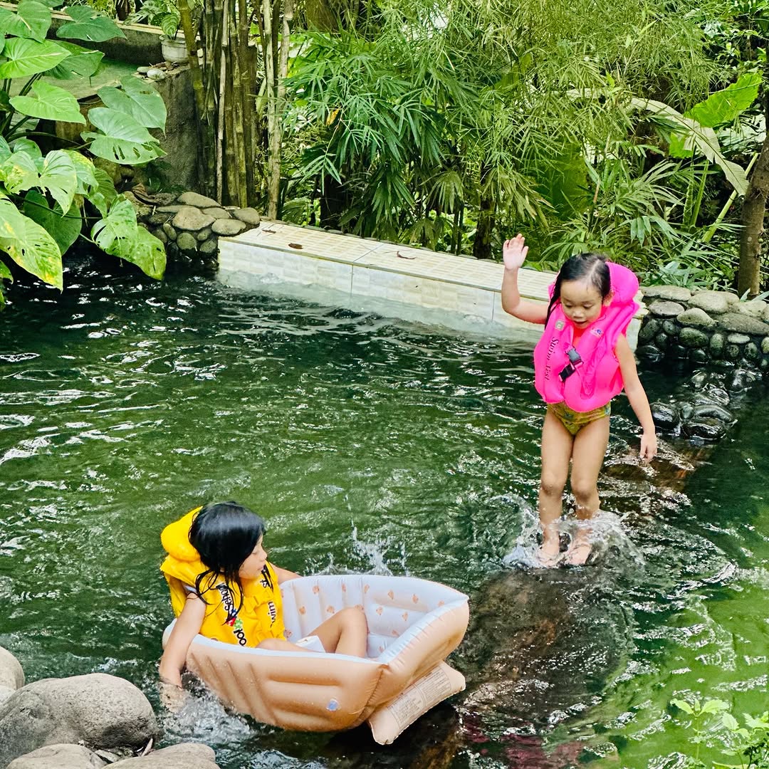 Domescape — group family experience and shared outdoor moments